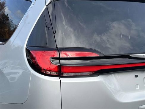 New 2026 Chrysler Pacifica Select image 10