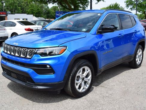Used 2025 Jeep Compass Latitude AWD/4WD image 4