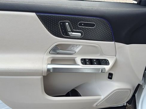 Used 2025 Mercedes-Benz GLB 250 GLB 250 image 24