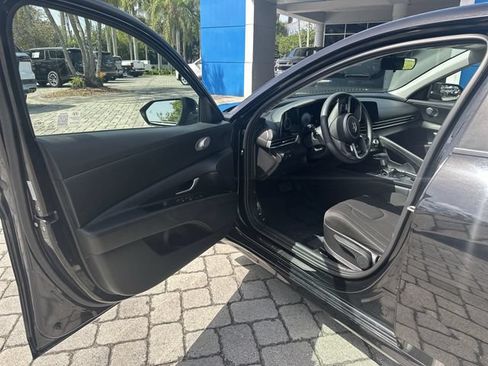 Used 2024 Hyundai Elantra SEL FWD image 22