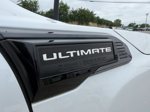 Used 2024 GMC Sierra 3500 Denali Ultimate AWD/4WD image 11