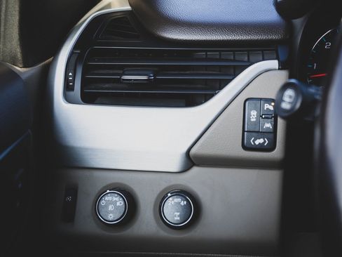 Used 2019 GMC Yukon XL SLT image 11