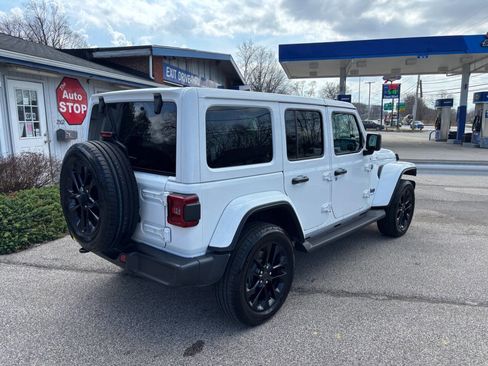 Used 2025 Jeep Wrangler Unlimited Sahara w/ Safety Group AWD/4WD image 3