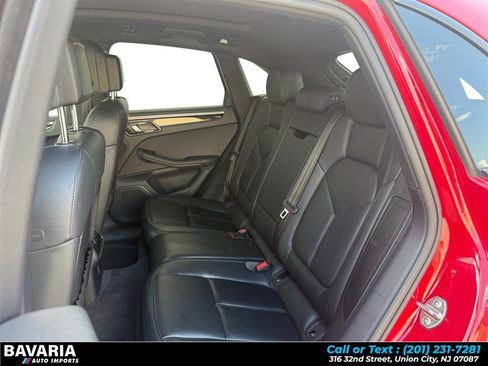 Used 2020 Porsche Macan AWD/4WD image 16