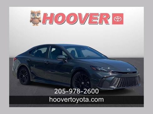 Used 2025 Toyota Camry SE FWD image 1