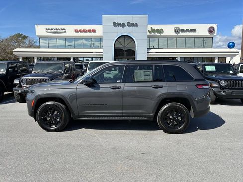 New 2026 Jeep Grand Cherokee Altitude AWD/4WD image 7