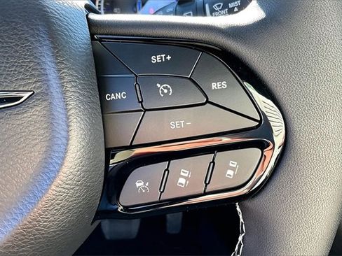 New 2026 Chrysler Pacifica Select image 24