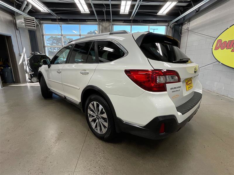 Used 2018 Subaru Outback 2.5i Touring AWD/4WD image 3