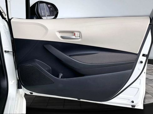 Used 2021 Toyota Corolla LE image 24