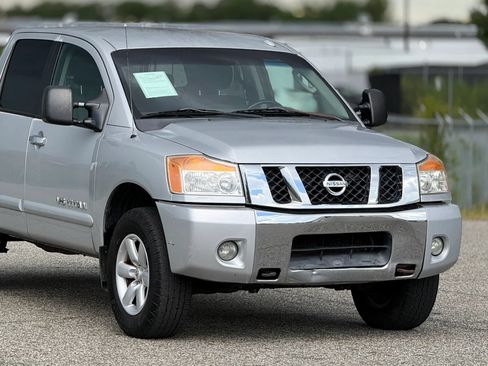 Used 2011 Nissan Titan SV w/ SV Premium Utility Pkg AWD/4WD image 15