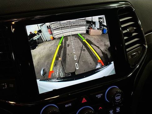 Used 2020 Jeep Grand Cherokee Altitude image 15