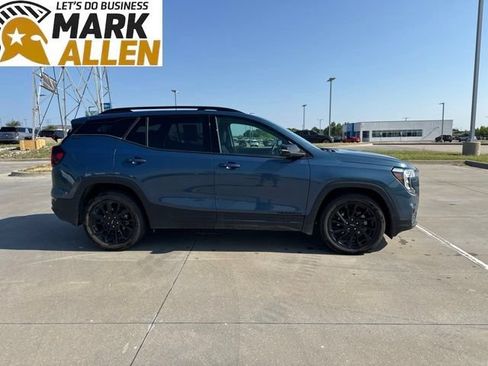 Used 2024 GMC Terrain SLT w/ Tech Package FWD image 6