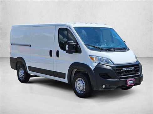 Used 2025 RAM ProMaster 2500 w/ Convenience Group FWD image 3