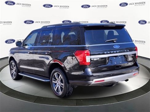 Used 2022 Ford Expedition XLT image 3