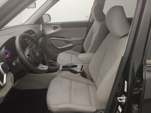 Used 2020 Kia Soul LX FWD image 17