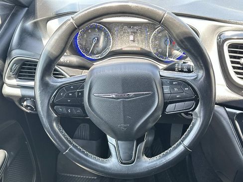 Used 2018 Chrysler Pacifica Touring Plus w/ S Appearance Package FWD image 21