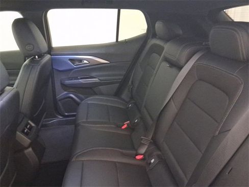 Used 2025 Chevrolet Equinox EV LT image 18