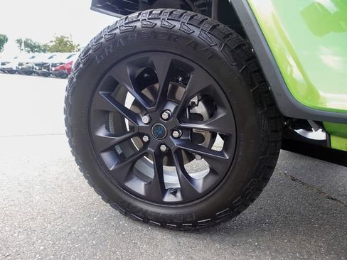 Used 2025 Jeep Wrangler Unlimited Sahara AWD/4WD image 11