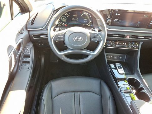 Used 2022 Hyundai Sonata Limited w/ Preferred Accessory Package image 12