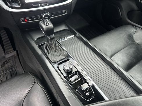 Used 2019 Volvo S60 T6 Momentum w/ Premium Package image 15