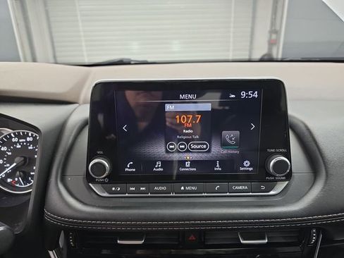 Used 2023 Nissan Rogue SL image 30