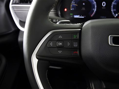 Used 2024 Jeep Grand Cherokee Altitude image 29