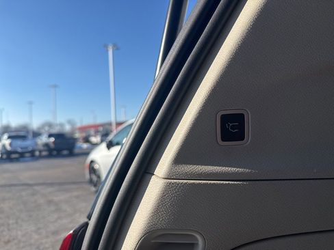 Used 2023 Chrysler Pacifica Touring-L image 29