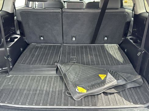 Used 2018 Toyota Highlander LE image 28