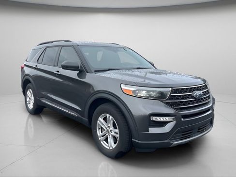 Used 2020 Ford Explorer XLT w/ Equipment Group 202A AWD/4WD image 2