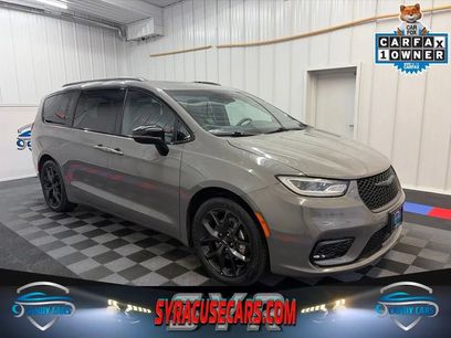 Used 2025 Chrysler Pacifica Limited