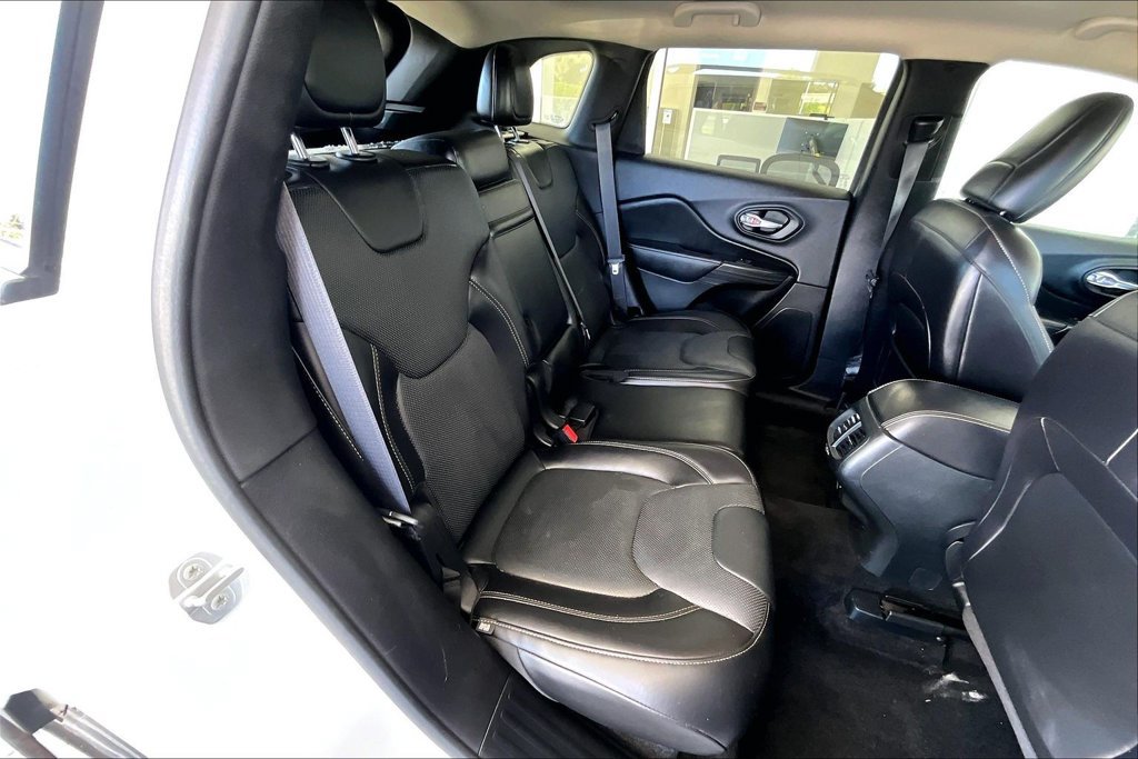 Used 2015 Jeep Cherokee Limited w/ Luxury Group AWD/4WD image 25