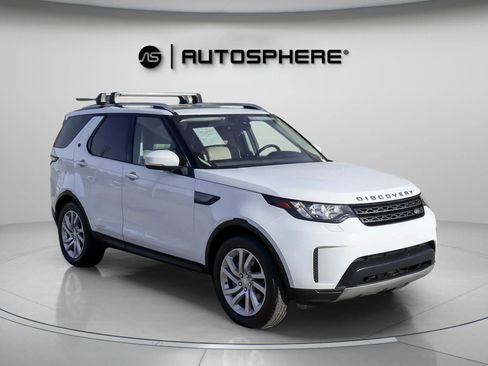 Used 2018 Land Rover Discovery SE image 12