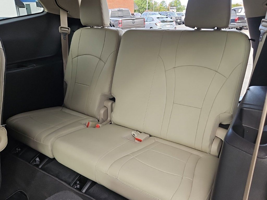 Used 2019 Buick Enclave Essence FWD image 27