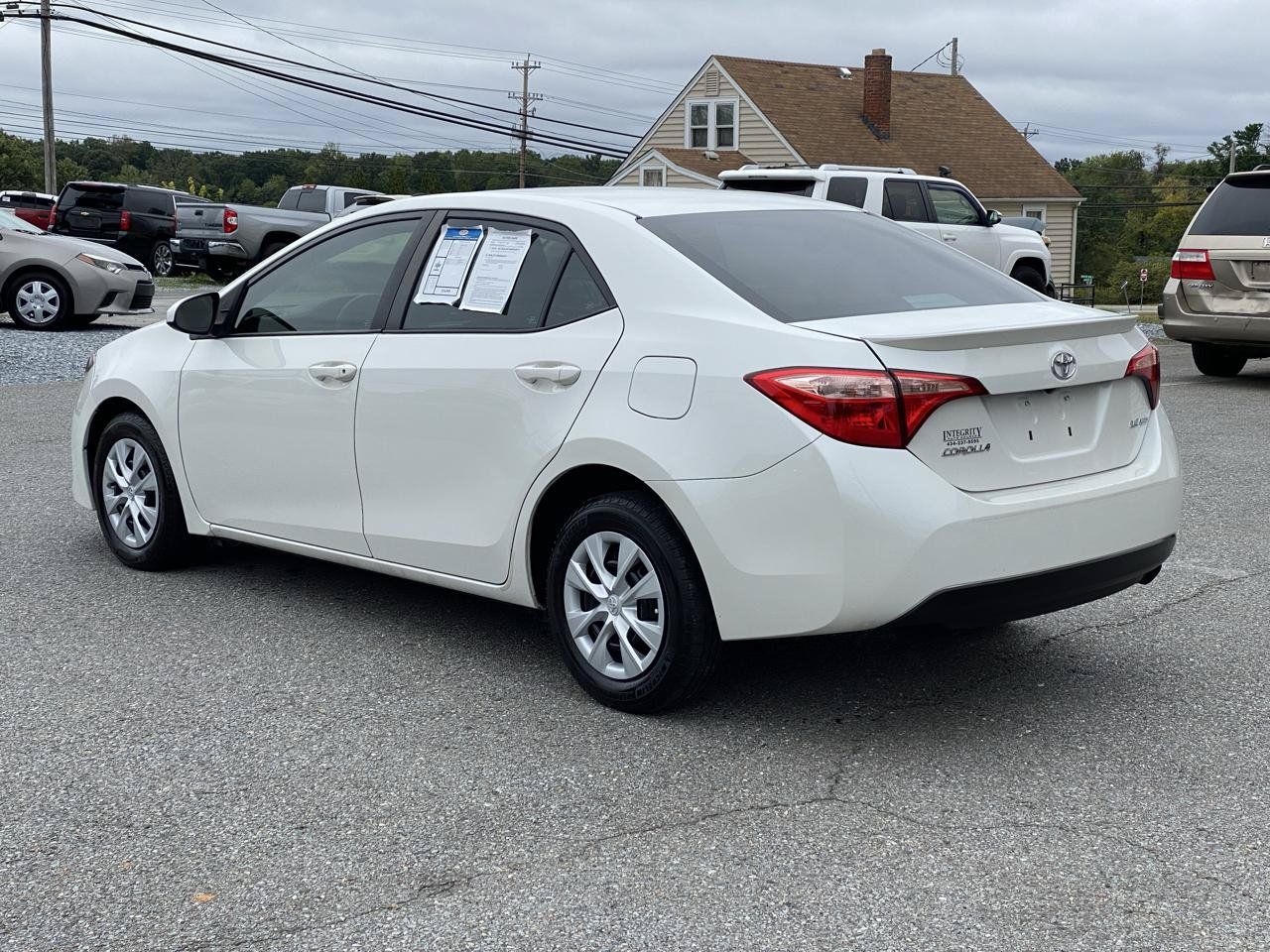 Used 2018 Toyota Corolla LE FWD image 2