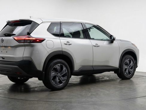 Used 2025 Nissan Rogue SV FWD image 9