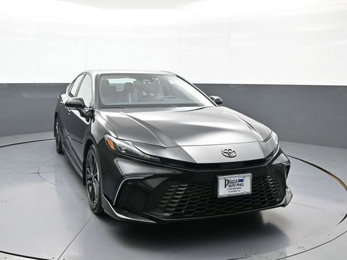 Certified 2025 Toyota Camry SE w/ Convenience Package FWD image 3