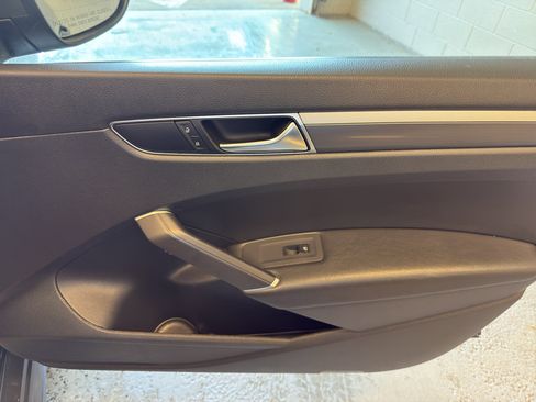 Used 2018 Volkswagen Passat 2.0T R-Line FWD image 21
