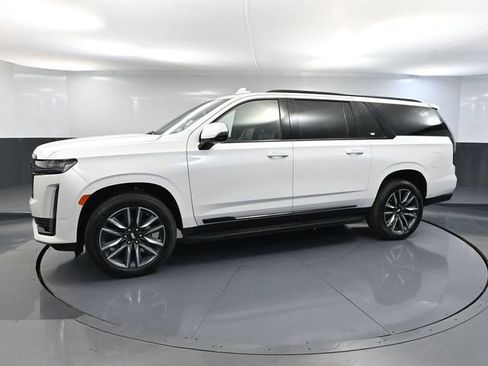 Used 2021 Cadillac Escalade ESV Sport w/ Heavy-Duty Trailer Package AWD/4WD image 12