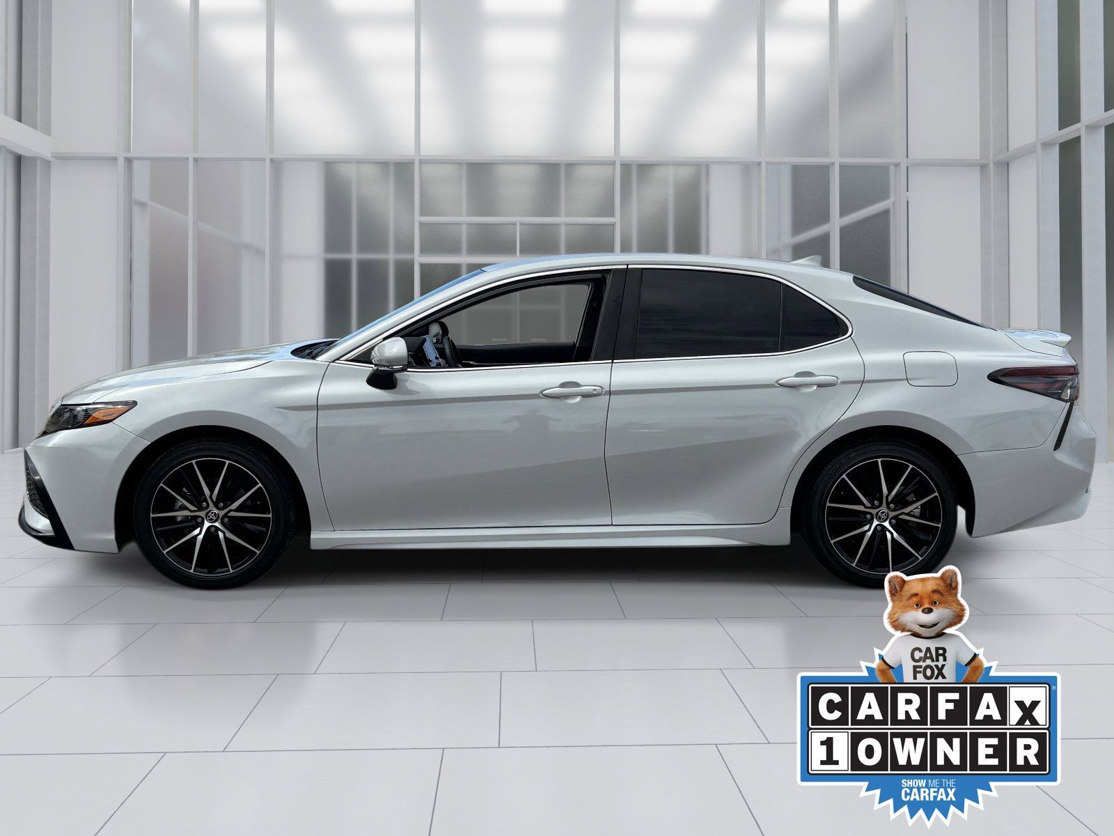 Used 2024 Toyota Camry SE FWD image 3