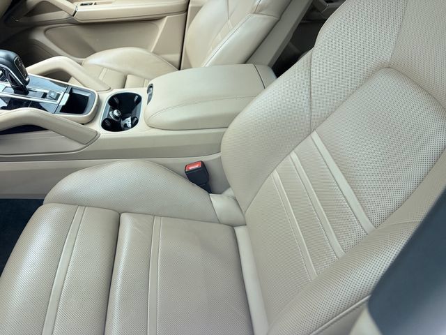 Used 2019 Porsche Cayenne AWD/4WD image 6