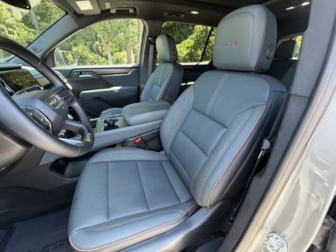 Used 2025 GMC Acadia AT4 w/ Luxury Package AWD/4WD image 15