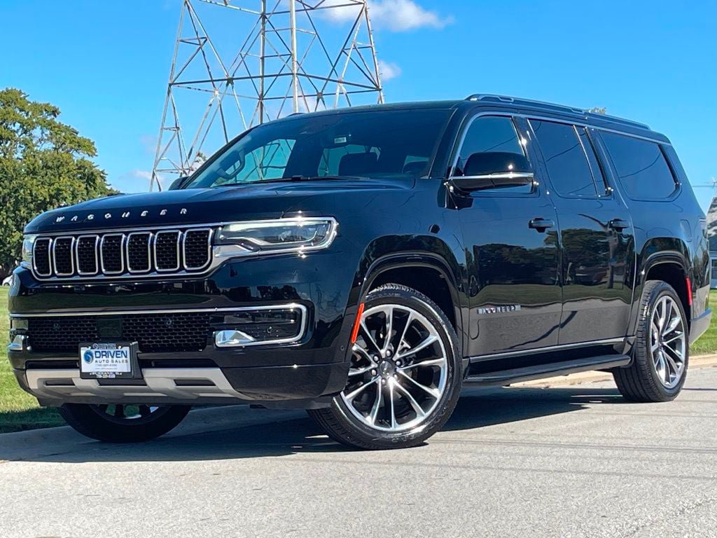 Used 2023 Jeep Wagoneer L Series II w/ Premium Group I AWD/4WD image 2