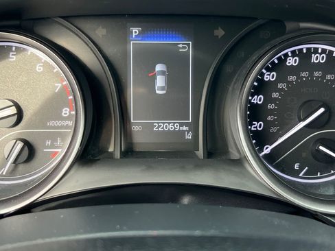 Used 2024 Toyota Camry SE image 30