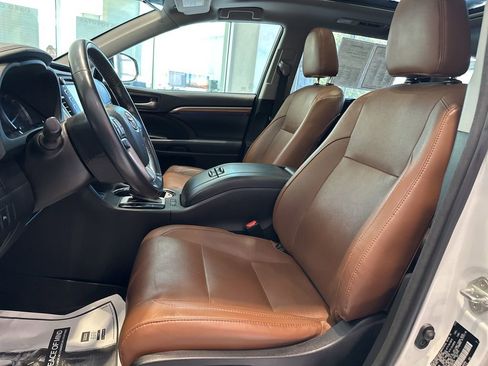 Used 2018 Toyota Highlander Limited Platinum image 10
