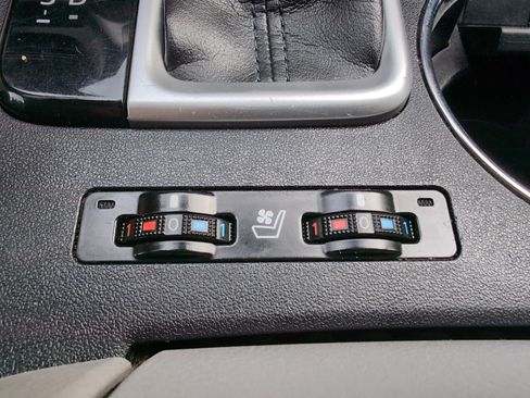 Used 2019 Toyota Highlander Limited Platinum FWD image 42