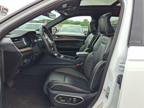 Certified 2023 Jeep Grand Cherokee L Summit AWD/4WD image 17