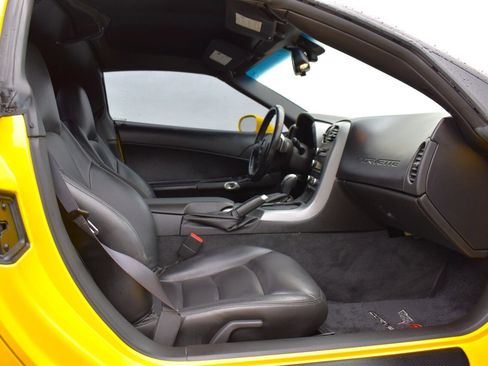 Used 2006 Chevrolet Corvette Coupe RWD image 22