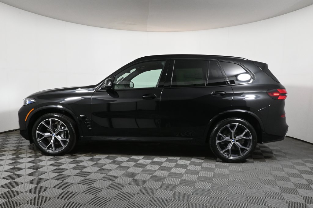 Used 2026 BMW X5 xDrive40i w/ M Sport Package AWD/4WD image 2