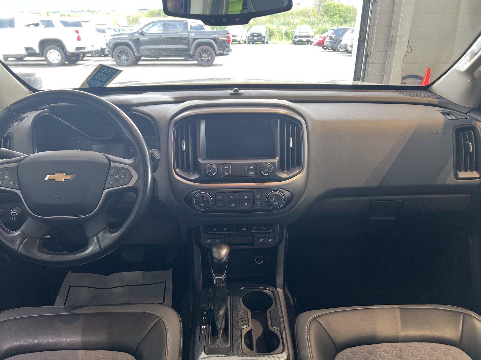 Used 2022 Chevrolet Colorado Z71 AWD/4WD image 32