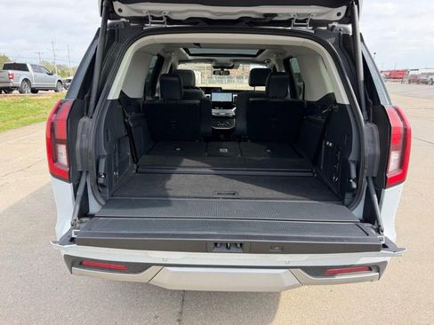 Used 2025 Ford Expedition Platinum AWD/4WD image 4